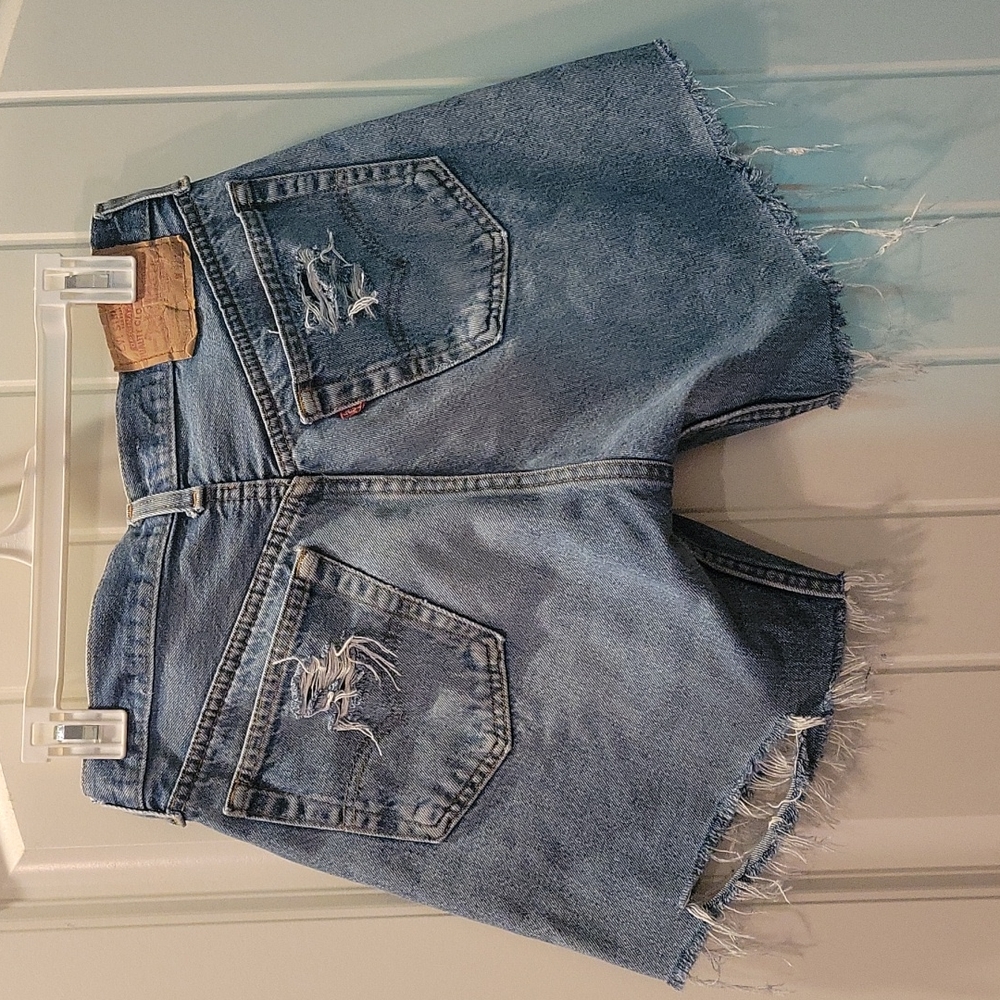Levi's shorts size 33